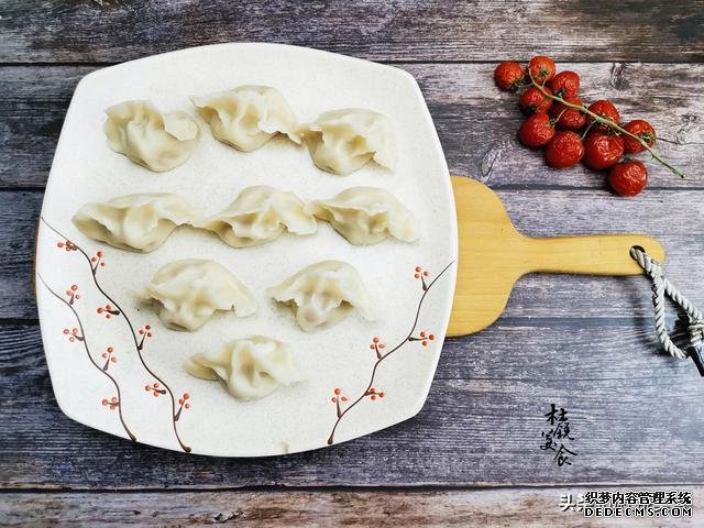 水饺直接和面就错了,多加2物,皮薄爆汁,解锁羊肉馅正确调法