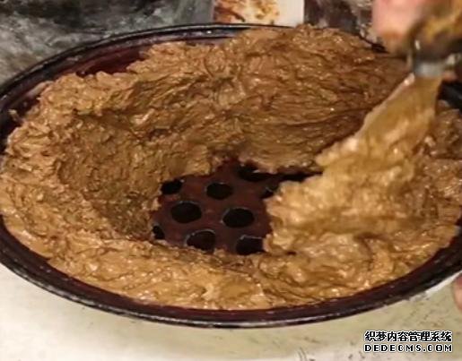 胖大姐开“特色”烤肉店,日入超万元,客人:品的不是肉,是炉子
