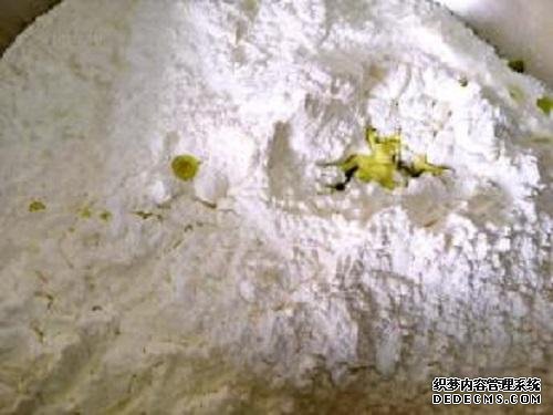 时近清明,“青团”可不能少,油绿如玉,香糯可口,天然绿色小吃