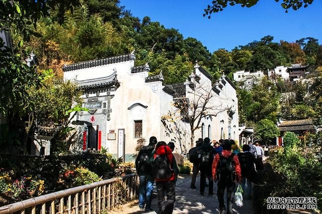 篁岭不只有晒秋和梯田花海,更有古韵味的徽派建筑和淳朴的古村落