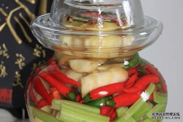 饭店的泡菜酸甜适中、香脆可口,掌握这五点,你做得比饭店还好。
