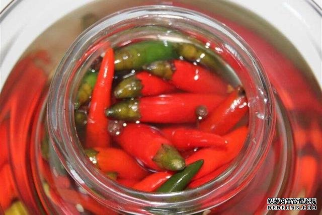 饭店的泡菜酸甜适中、香脆可口,掌握这五点,你做得比饭店还好。