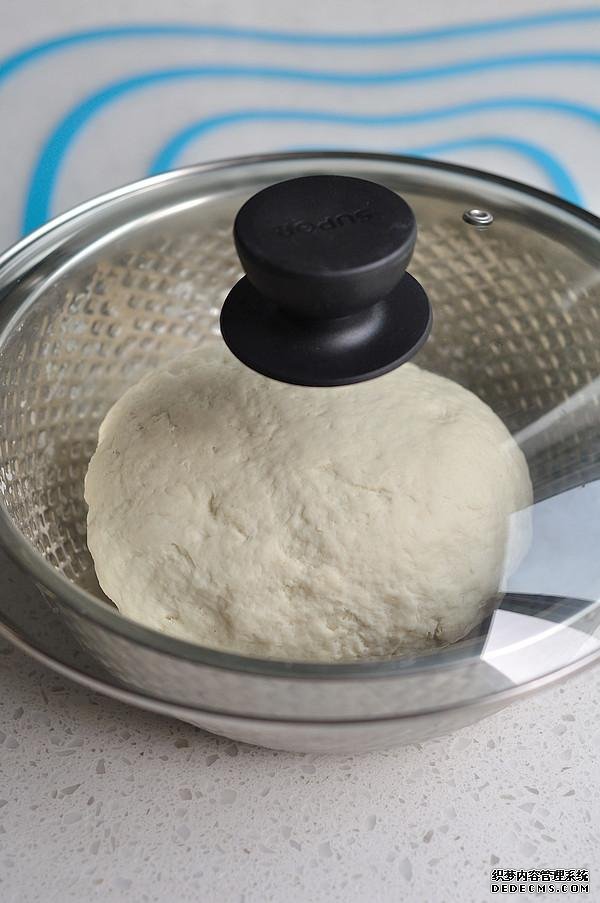 想吃烧饼不用买,没有烤箱也能做,煎一煎凉了也不发硬,好吃