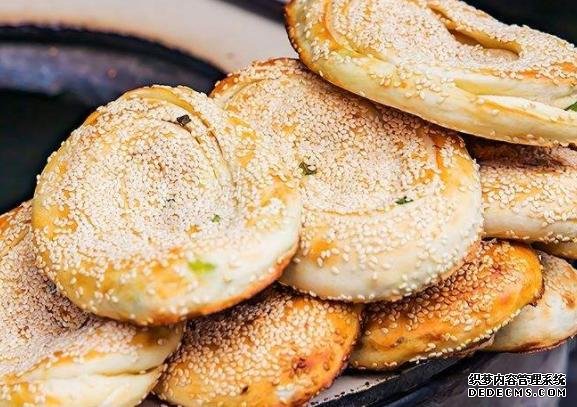 想吃烧饼不用买,没有烤箱也能做,煎一煎凉了也不发硬,好吃