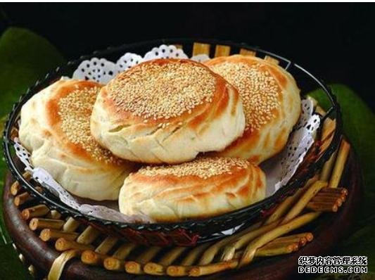 想吃烧饼不用买,没有烤箱也能做,煎一煎凉了也不发硬,好吃