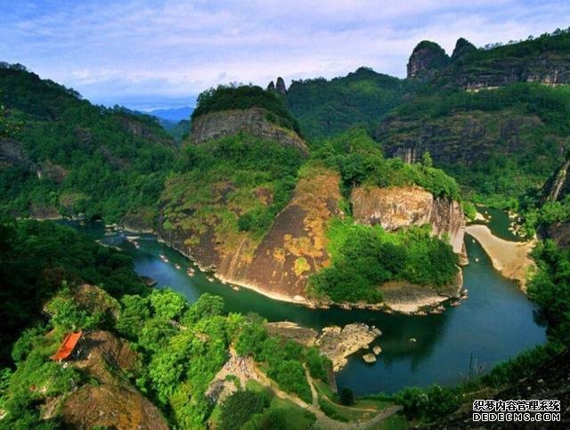 亚洲“最大”的巨石!竟在我国境内,有1000多级台阶,成知名景点