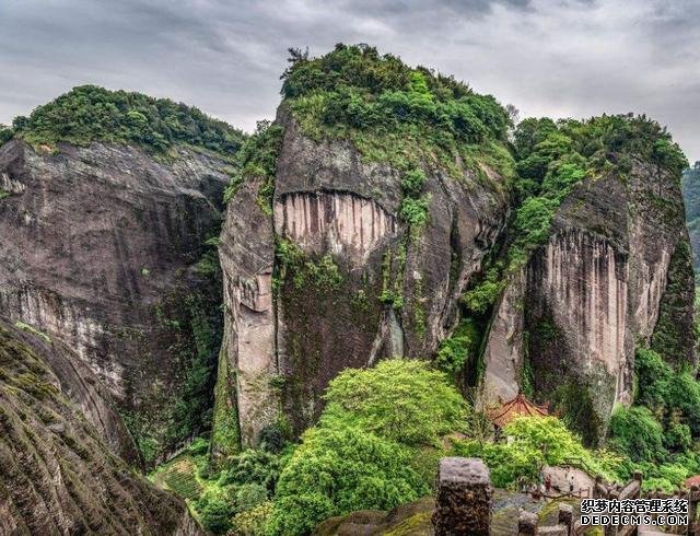 亚洲“最大”的巨石!竟在我国境内,有1000多级台阶,成知名景点