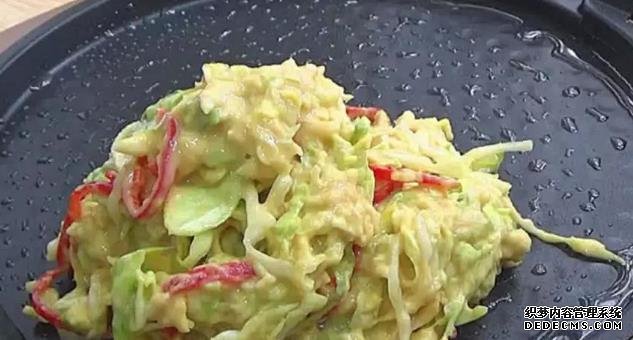 包菜最好吃的做法,加上两个鸡蛋,一吃就上瘾,比肉还美味