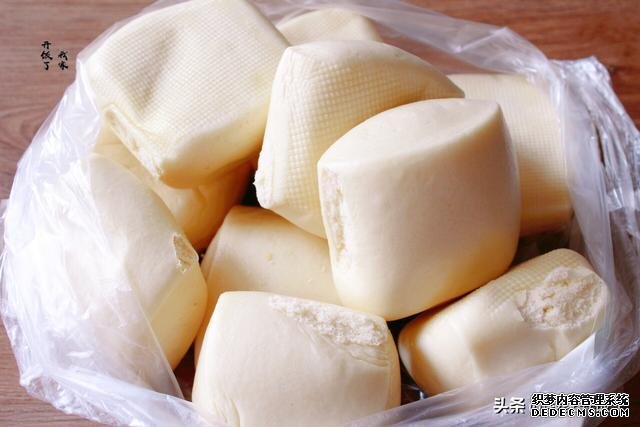 炸馍片是裹蛋液还是蘸盐水?洛阳人最会做,外焦里嫩,三天不回软