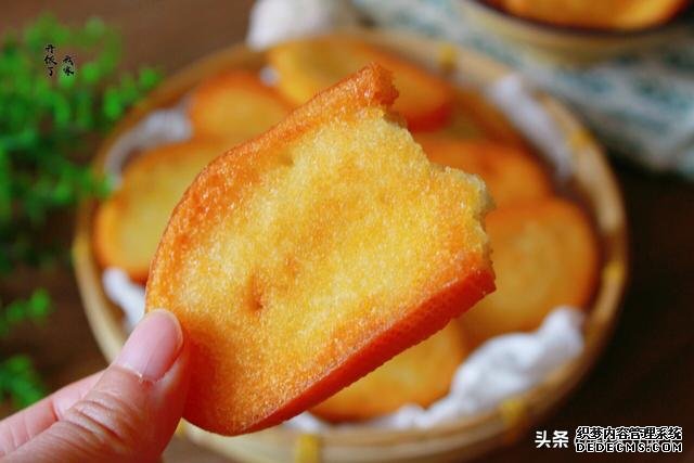 炸馍片是裹蛋液还是蘸盐水?洛阳人最会做,外焦里嫩,三天不回软