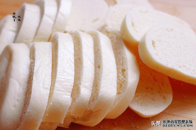 炸馍片是裹蛋液还是蘸盐水?洛阳人最会做,外焦里嫩,三天不回软