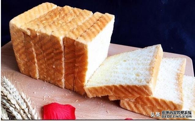 蛋糕店的这4种面包你还在买吗?店员透露:我们老板自己都不吃!