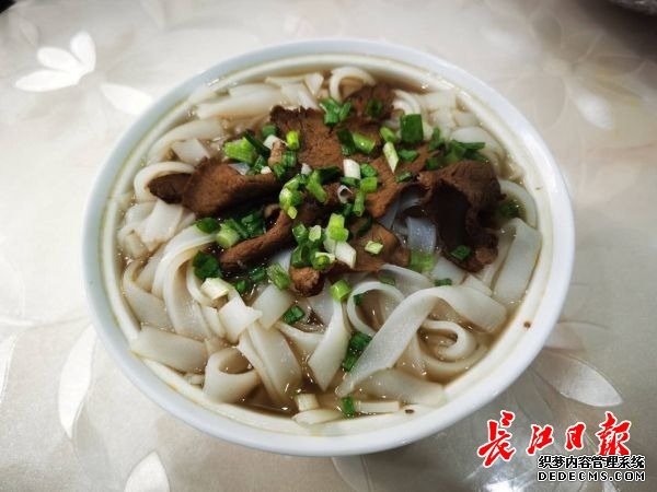 奶茶、小龙虾、牛肉粉……美食达人宅家也能吃