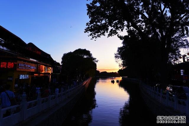 后海不是海,后海有多迷人,晚上去就对了……