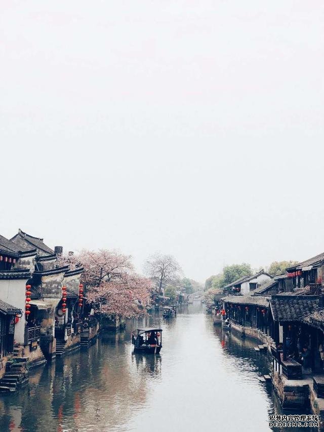 烟花三月下江南,去一座从唐代游到清代的古镇,就藏在西湖边上!