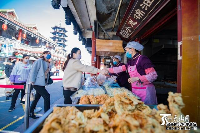 这是一条自带香气的文章：新疆这些美食街和夜