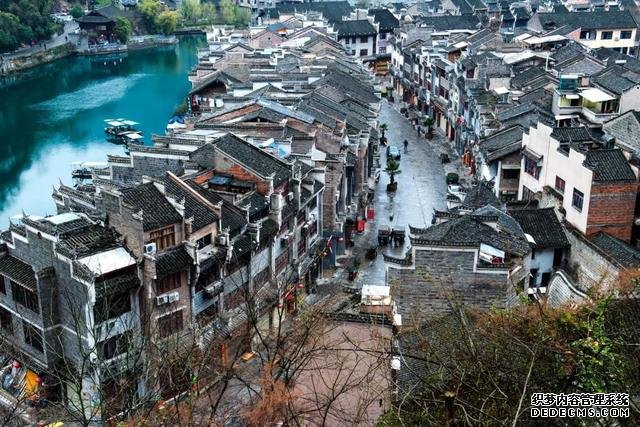国内最原始古朴的7大古镇,穿越千年的古村落、茶马古道......