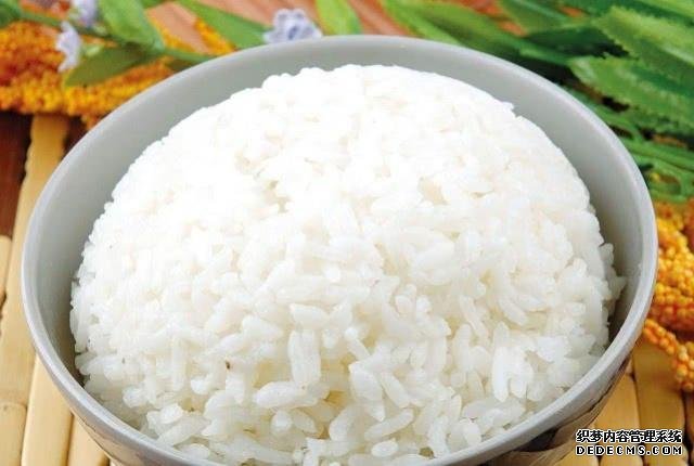 蒸米饭应该加热水还是凉水?大厨都是这样做,蒸出的米饭又香又软
