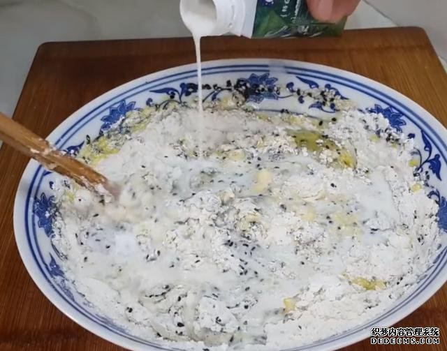 第一用芝麻做小馒头,不蒸不煮不油炸,简单又营养,真的太好吃了