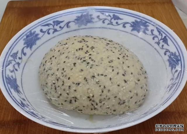 第一用芝麻做小馒头,不蒸不煮不油炸,简单又营养,真的太好吃了