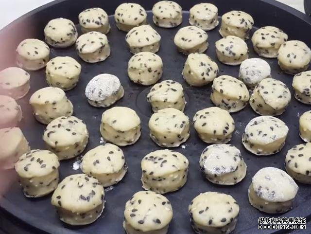 第一用芝麻做小馒头,不蒸不煮不油炸,简单又营养,真的太好吃了