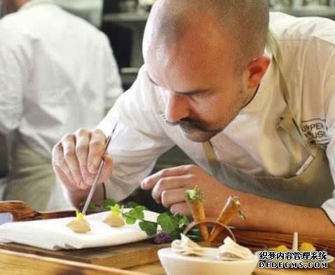 老外们疯狂追捧的米其林,在国内却没人吃,中国人不喜欢高档菜?