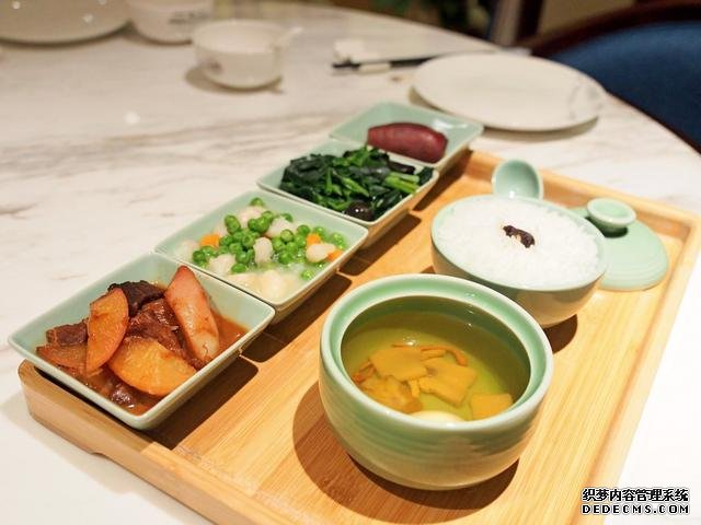避开西湖汹涌的人潮,湘湖边慵懒度周末,才是杭州人春天的最爱