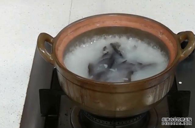 海参还能这样吃:详细泡发方法和做法步骤,滋补养颜,强身抗衰老