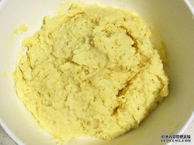 做曲奇饼干时,不要直接放进烤箱烤,多加一步,更好看更好吃