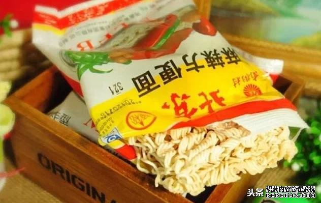 包装简陋却很好吃的6种零食,赌100包辣条,00后没吃过第6种
