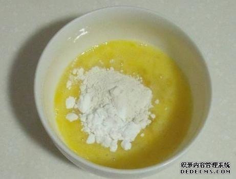 炸带鱼,有人用面粉有人裹蛋液,大厨:教你一招,鲜嫩入味还不腥