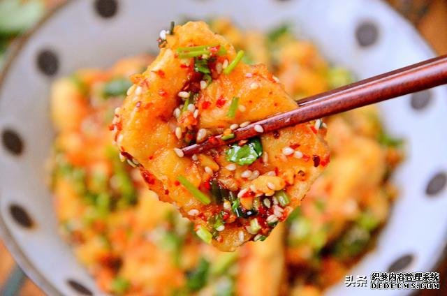 三月宁可不吃肉也要吃这菜,二块钱一斤,十分钟上桌,脆嫩多汁