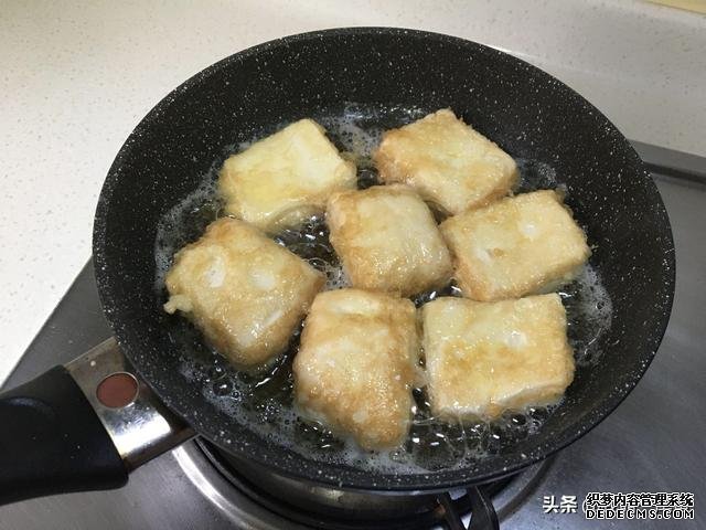 三月宁可不吃肉也要吃这菜,二块钱一斤,十分钟上桌,脆嫩多汁