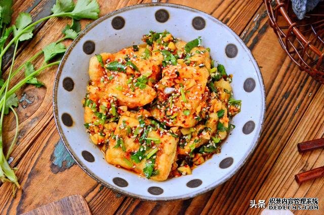 三月宁可不吃肉也要吃这菜,二块钱一斤,十分钟上桌,脆嫩多汁