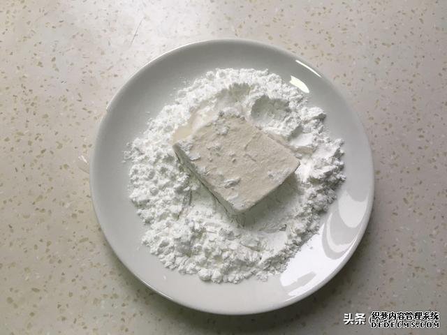 三月宁可不吃肉也要吃这菜,二块钱一斤,十分钟上桌,脆嫩多汁