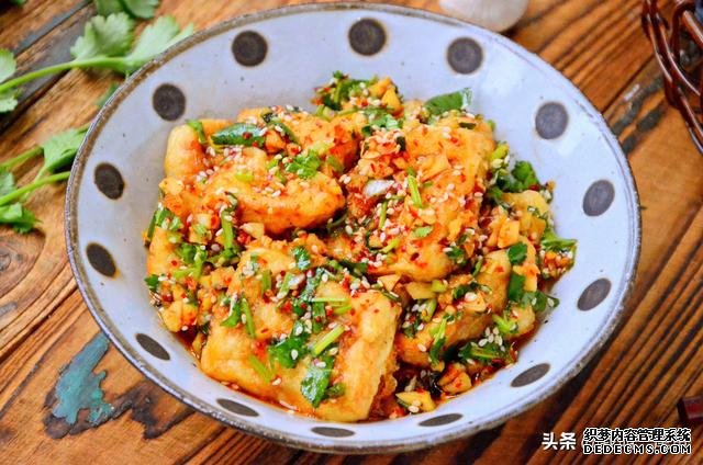 三月宁可不吃肉也要吃这菜,二块钱一斤,十分钟上桌,脆嫩多汁