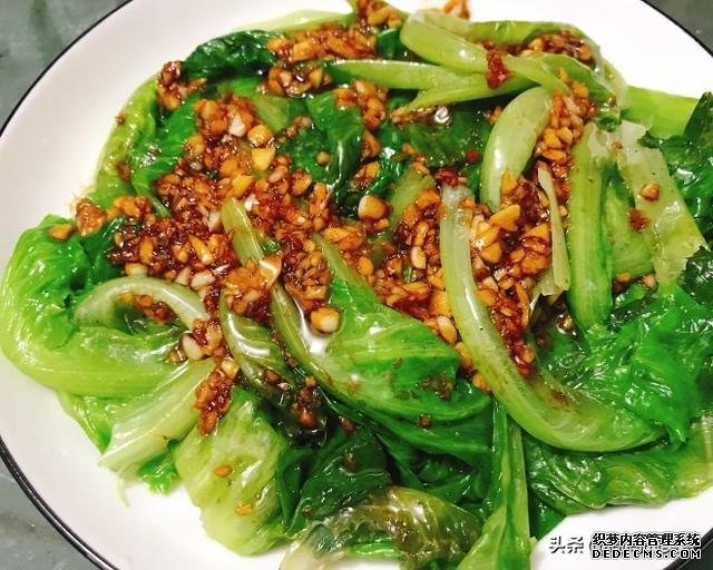 酒店生菜都不是炒出来的,水中加油和米酒使青菜又脆又绿还不易烂