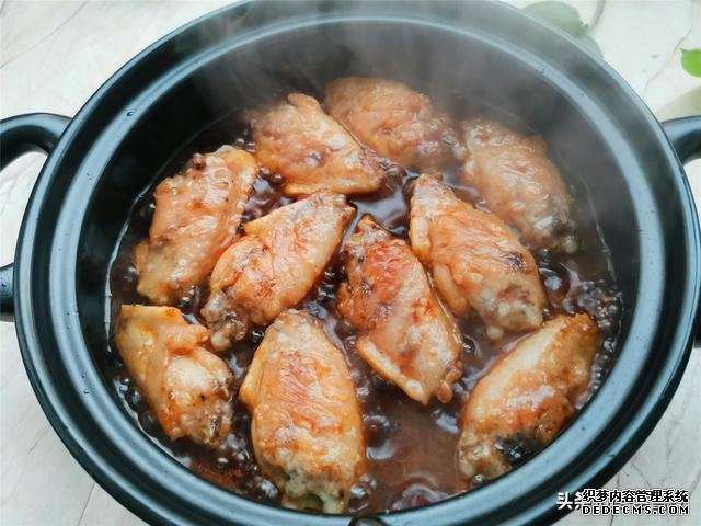 鸡翅这样做,比红烧的还香,做法比可乐鸡翅还简单,好吃到舔手指