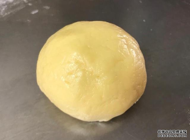 在家自制菠萝包,外酥里软,香甜细腻,比面包店的还好吃