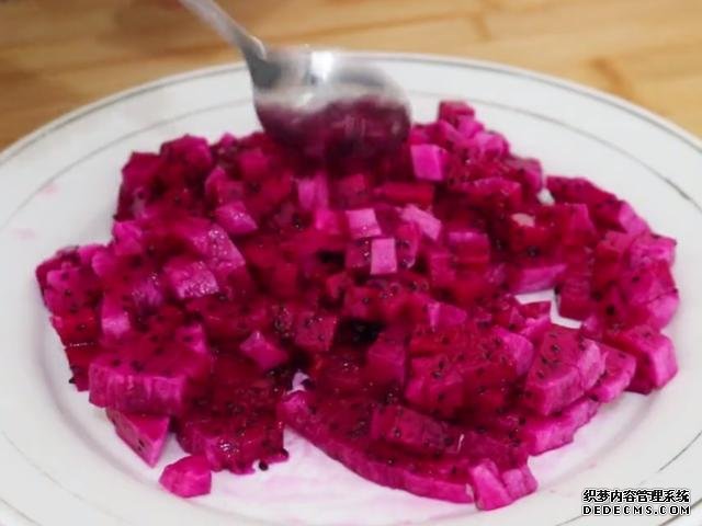 面粉里加一个火龙果,这个做法还是第一次见,颜值高,味道好