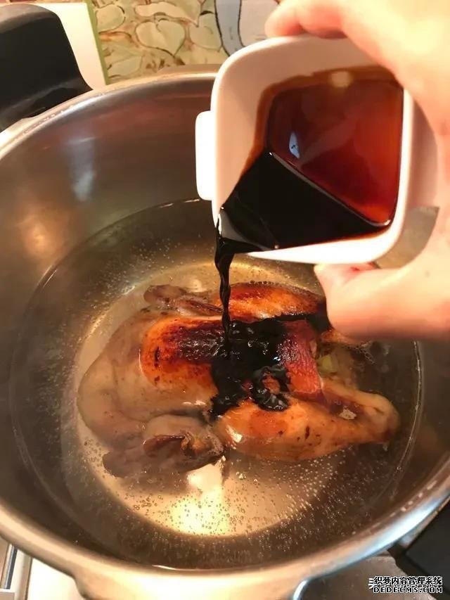 传统的烧鸡怎么做,香料这样配,还是以前的味道,小白都学得会