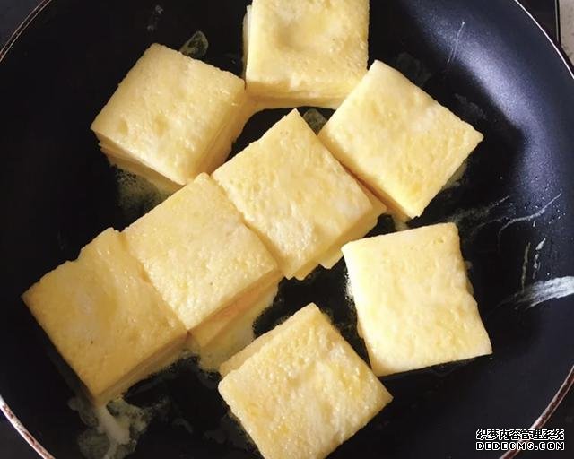 老外每天都吃面包,这种做法他们肯定不知道,2片面包几分钟就好