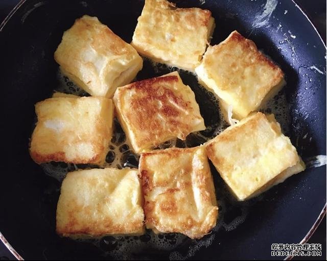 老外每天都吃面包,这种做法他们肯定不知道,2片面包几分钟就好