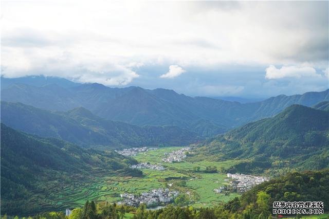 实拍中国最美乡村的春天,婺源万亩油菜花盛放,云海梯田天上人间