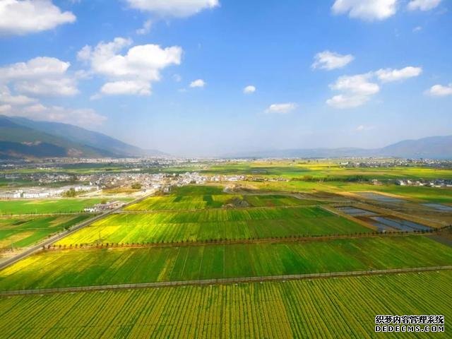 大理苍山下洱海边的白族院落民宿,去闻闻大理的春天丨泊心云舍