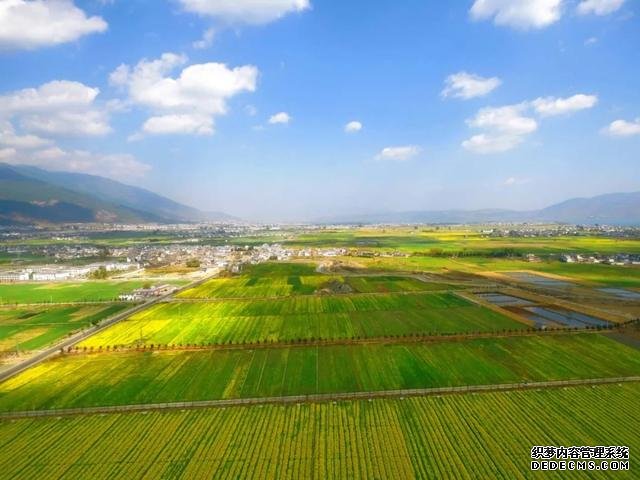 大理苍山下洱海边的白族院落民宿，去闻闻大理的春天丨泊心云舍