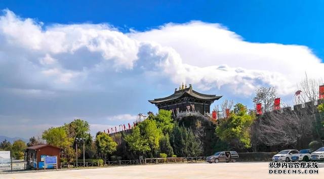 大理苍山下洱海边的白族院落民宿,去闻闻大理的春天丨泊心云舍