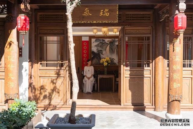大理苍山下洱海边的白族院落民宿,去闻闻大理的春天丨泊心云舍