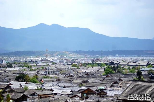 大理苍山下洱海边的白族院落民宿,去闻闻大理的春天丨泊心云舍