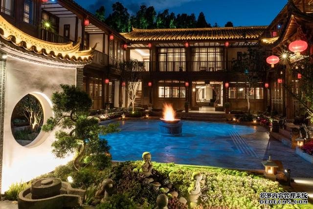 大理苍山下洱海边的白族院落民宿,去闻闻大理的春天丨泊心云舍